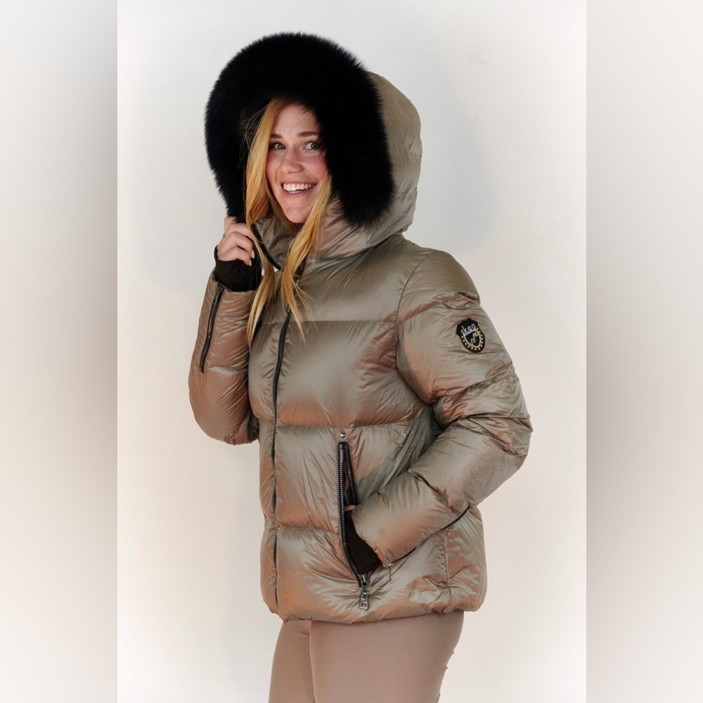 SKEA LIMITED

JANUS ULTRA PUFFY women 6 with out faux trim fur is sold separate